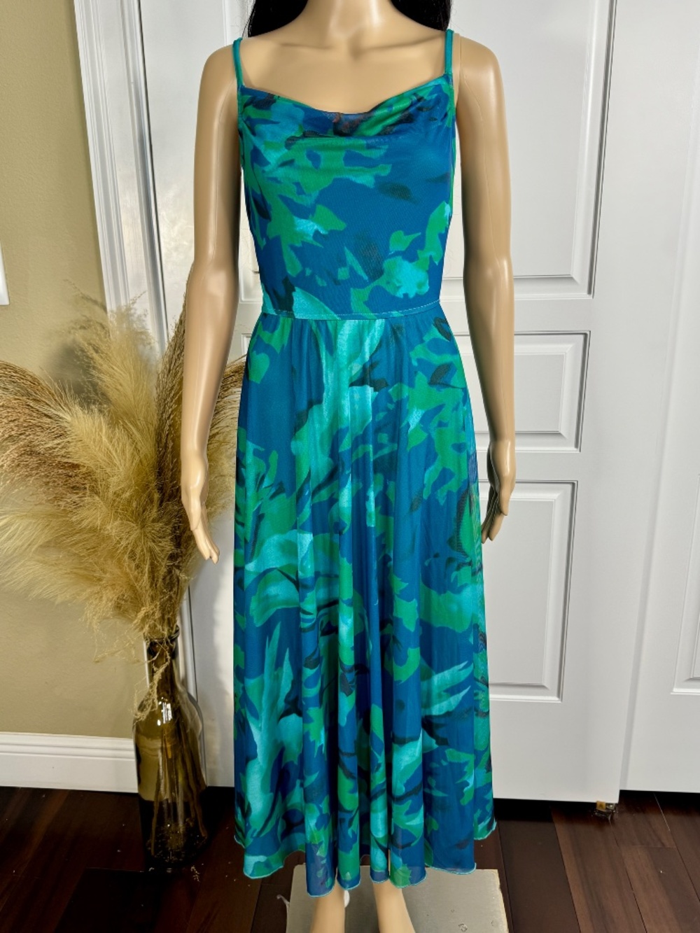GREEN AND BLUE FLORAL MAXI DRESS WITH ADJUSTABLE SHOULDER STRAPS SIZE MEDIUM - Picture 3 of 13
